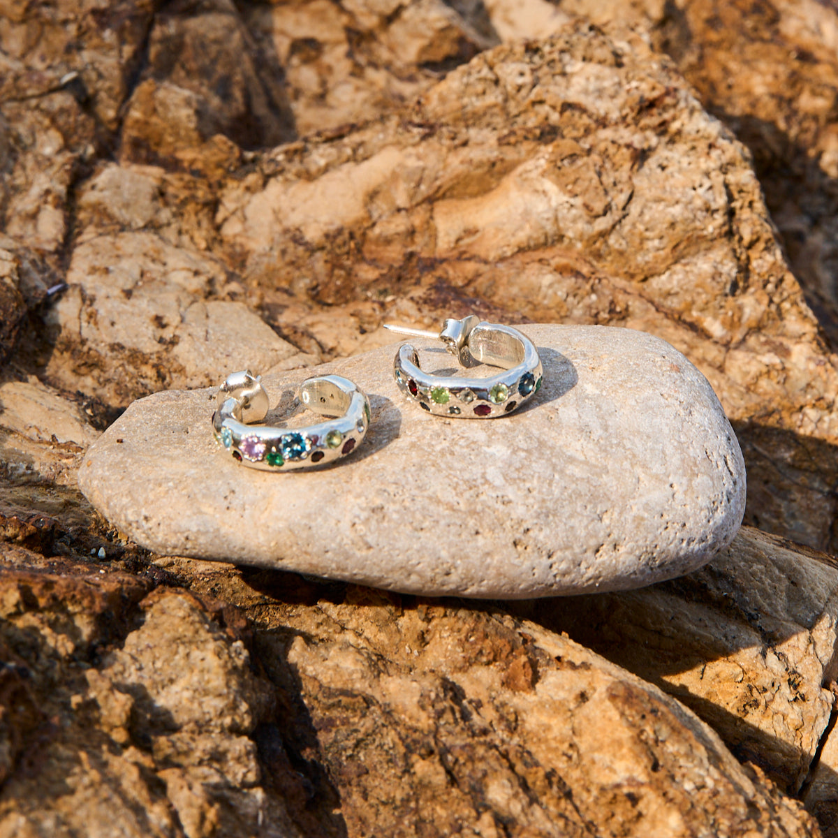 rengarenk taşlı gümüş küçük halka küpe - denizin renkleri image 4