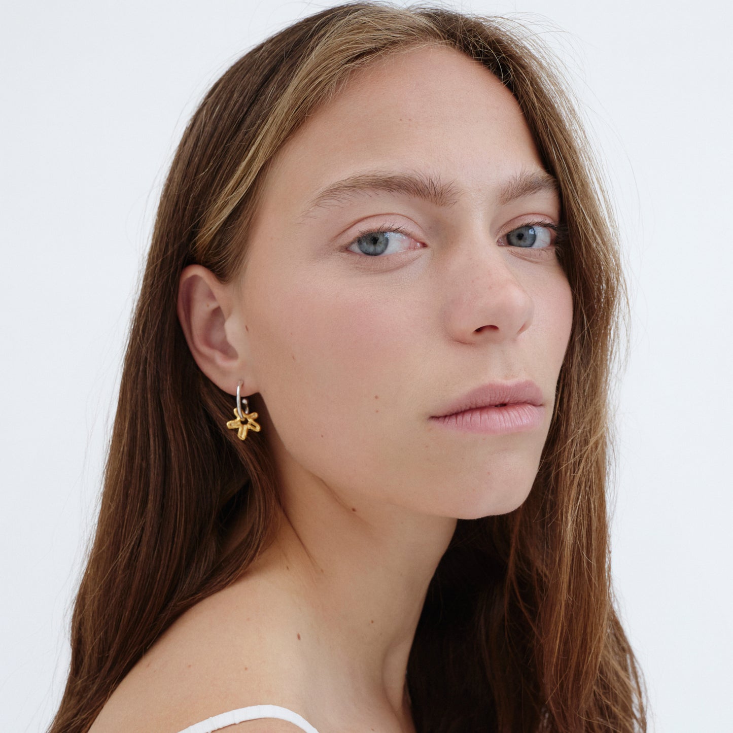 altın kaplama ve gümüş küpe seti - küçük çiçek image 3