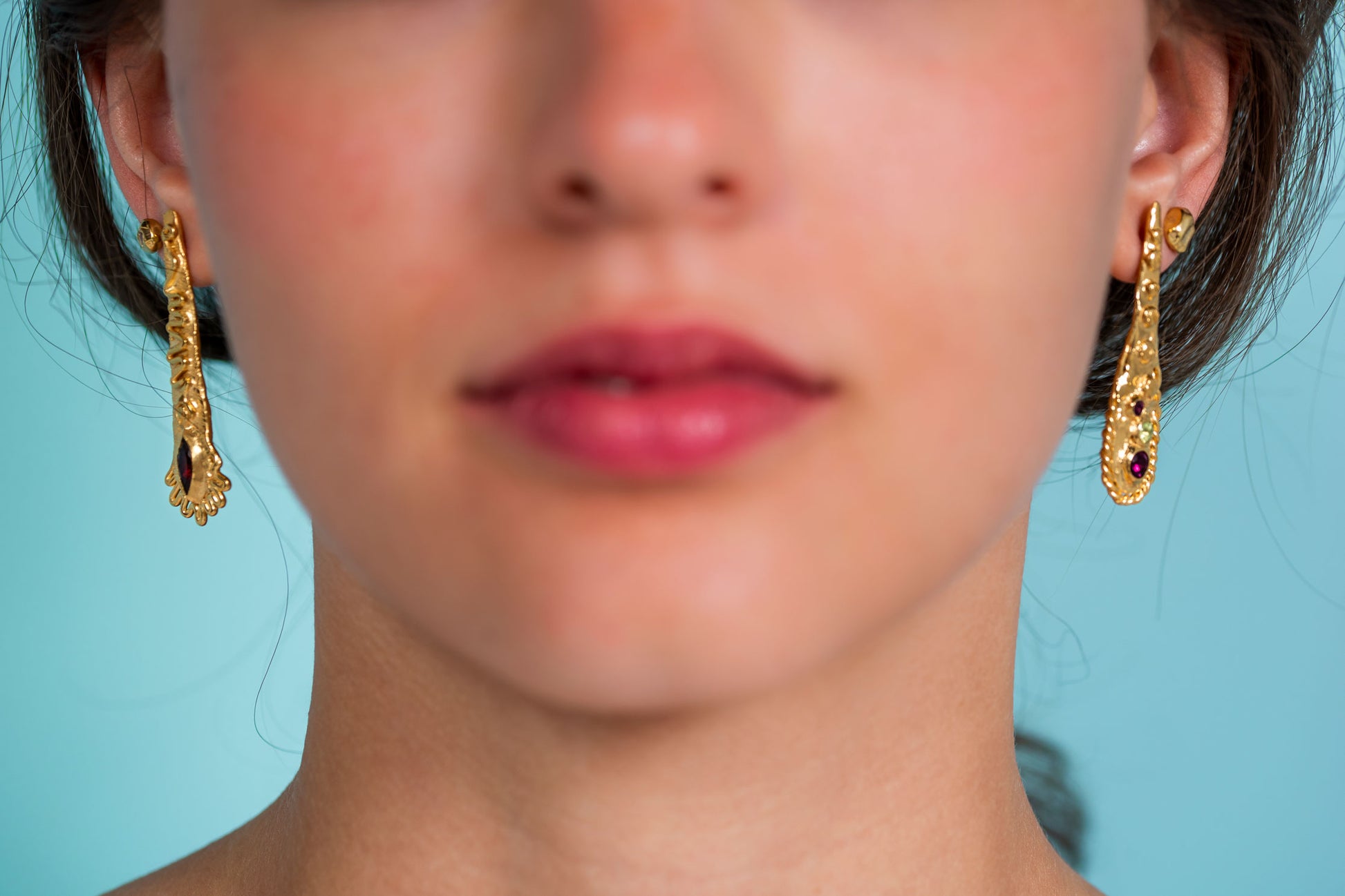 markiz lal peridot rodalit taşlı asimetrik altın kaplama gümüş küpe - lanceur image 5