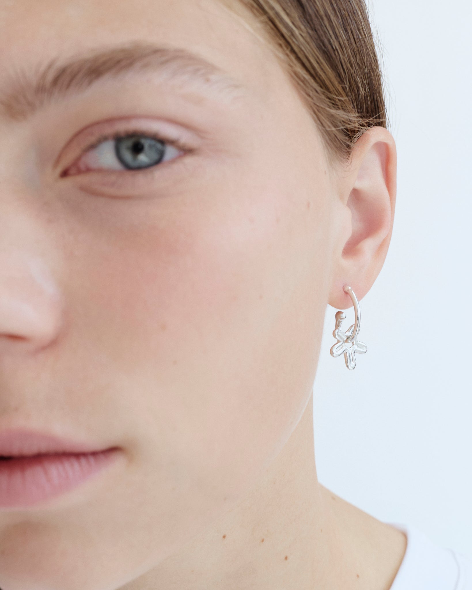 gümüş charm - küçük çiçek image 3