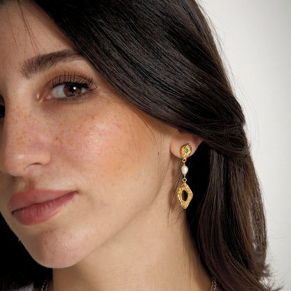 inci ve tsavorit garnet taşlı sallantılı gümüş üzerine altın kaplama küpe - kaya image 4