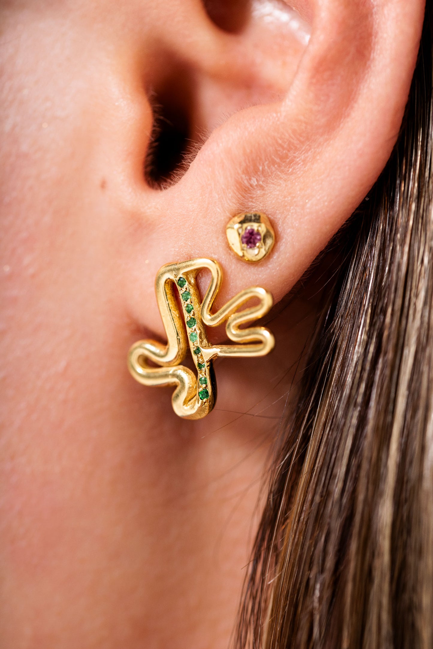 pembe turmalin taşlı altın kaplama gümüş nokta küpe - nourriture image 3