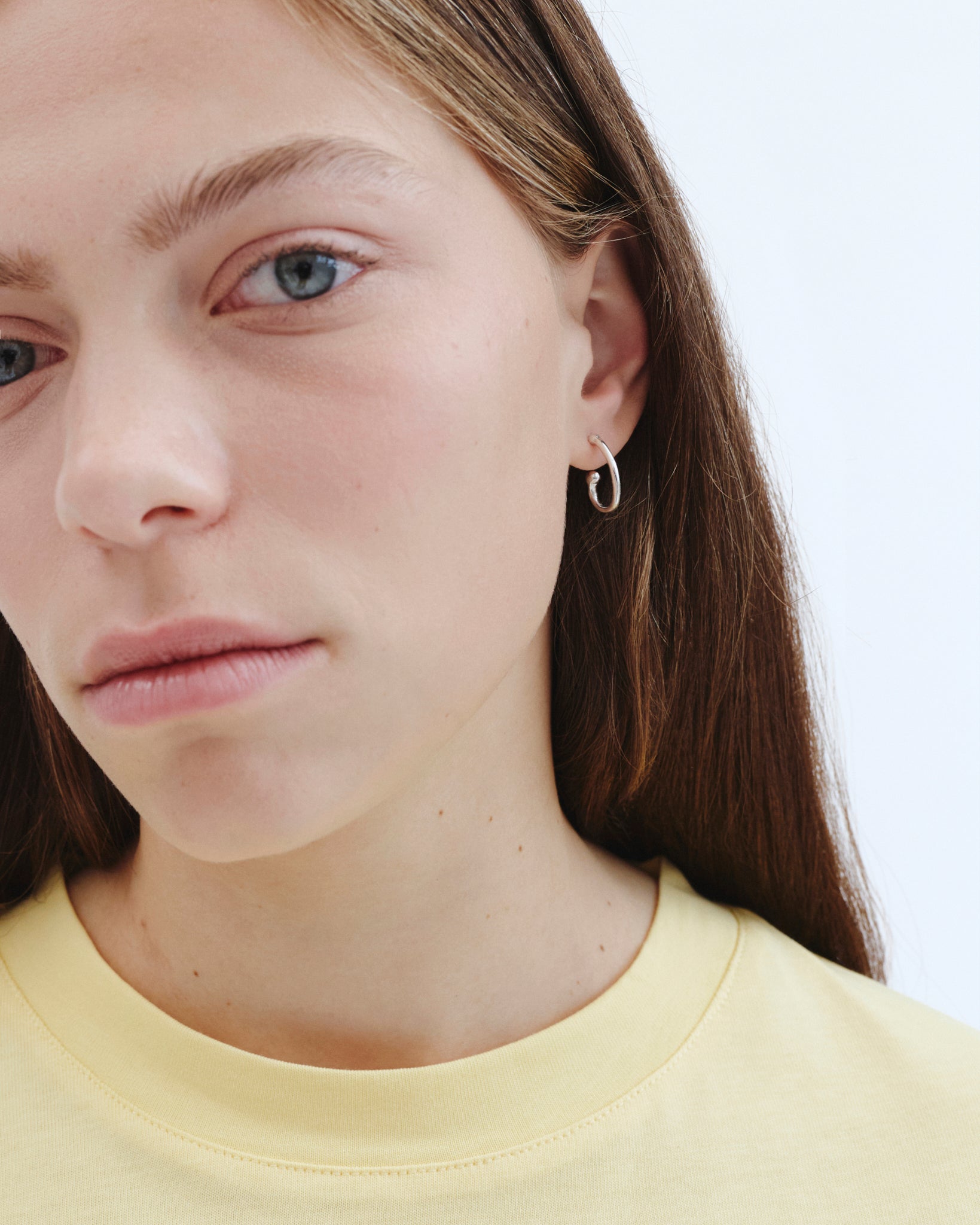 gümüş tek halka küpe - virgül image 1