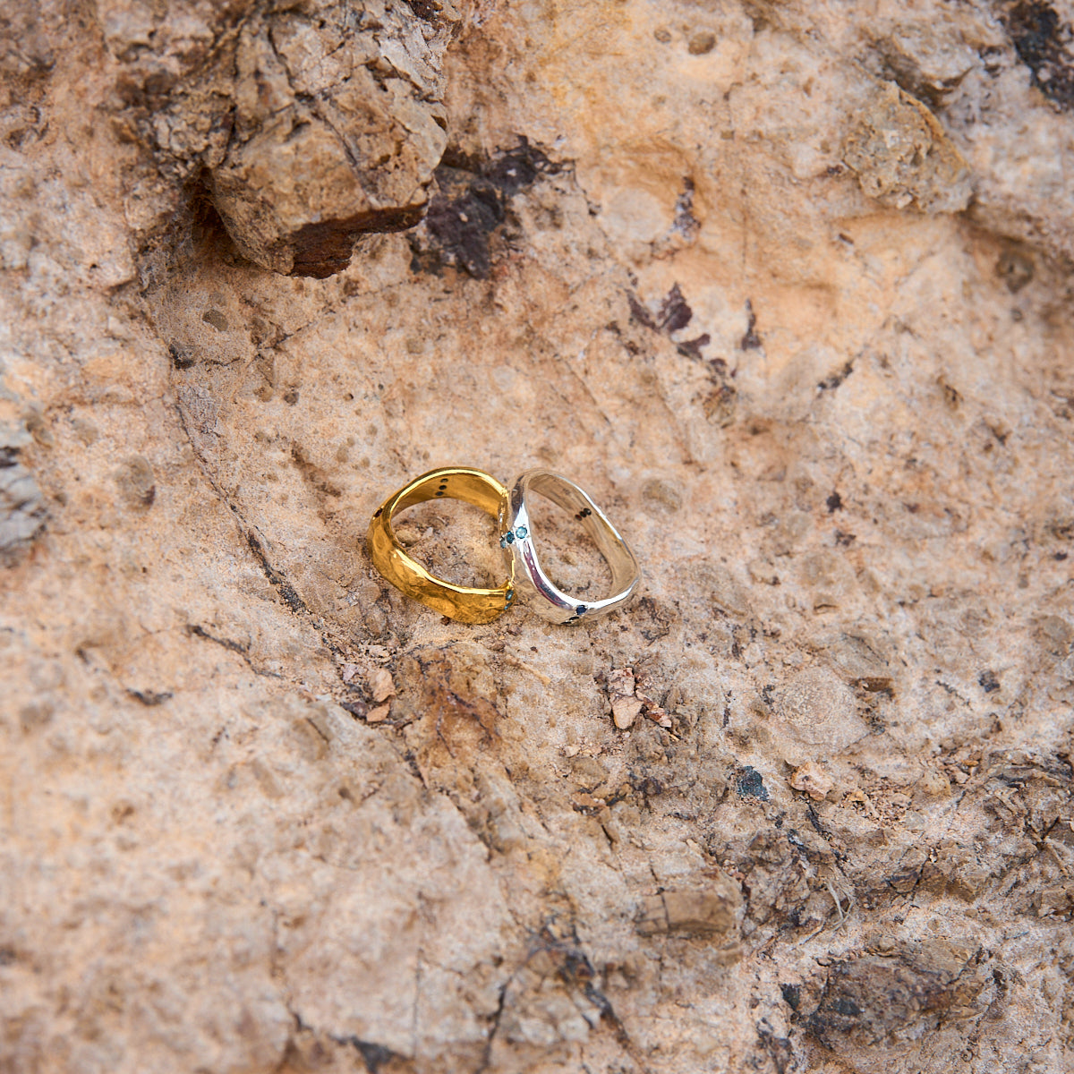 safir, topaz ve lal taşlı gümüş üzerine altın kaplama yüzük - dalga image 2