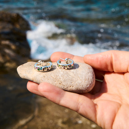 rengarenk taşlı gümüş küçük halka küpe - denizin renkleri image 5