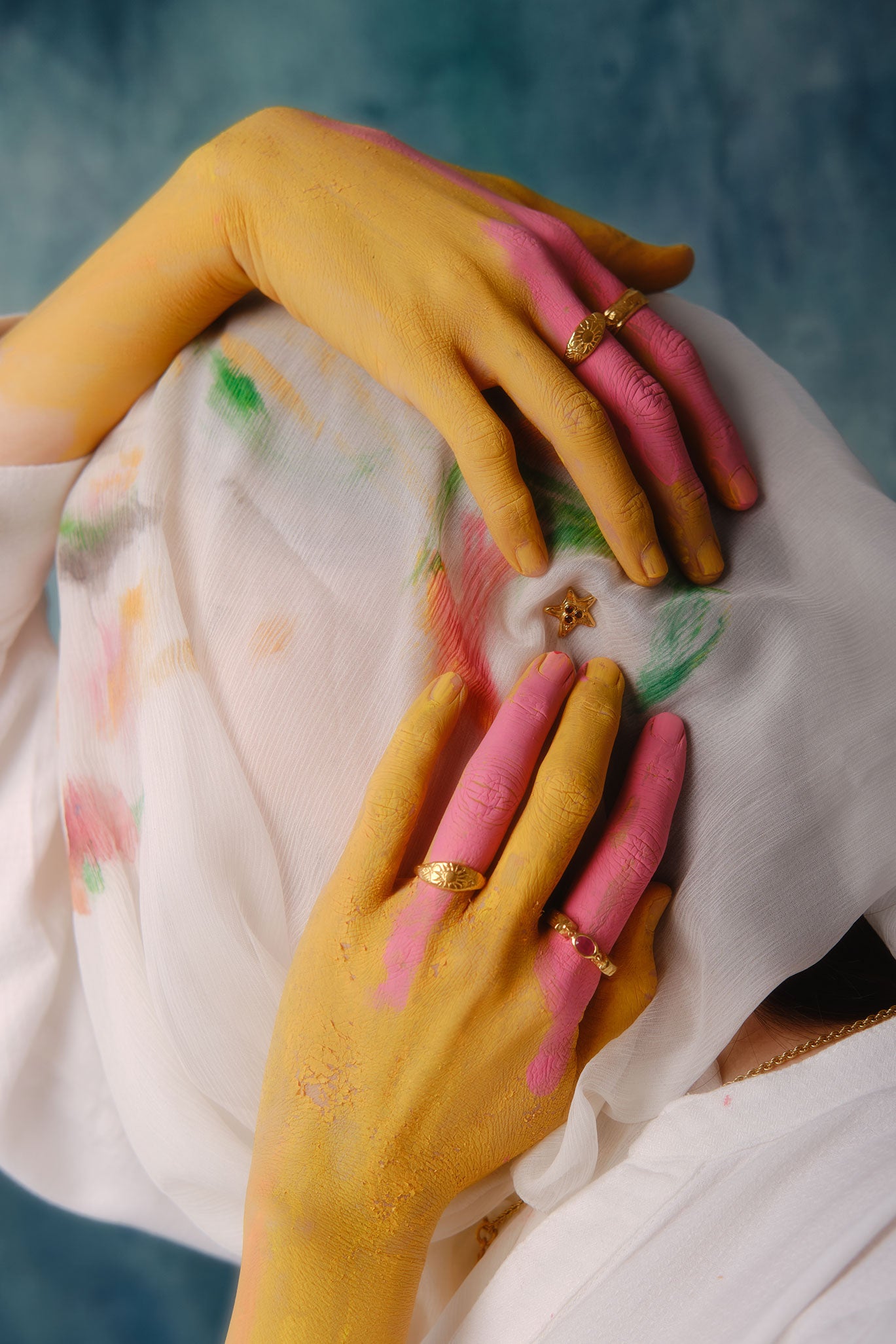 lal taşlı altın kaplama gümüş yıldız küpe - admiratio image 4