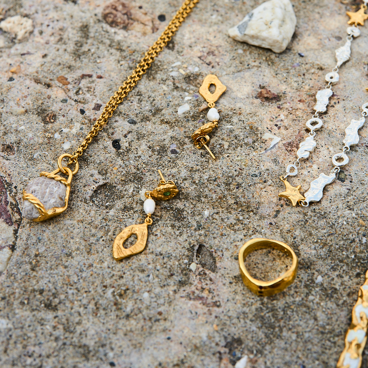 gümüş üzerine altın kaplama, kaya taşlı kolye - çakıllar image 2