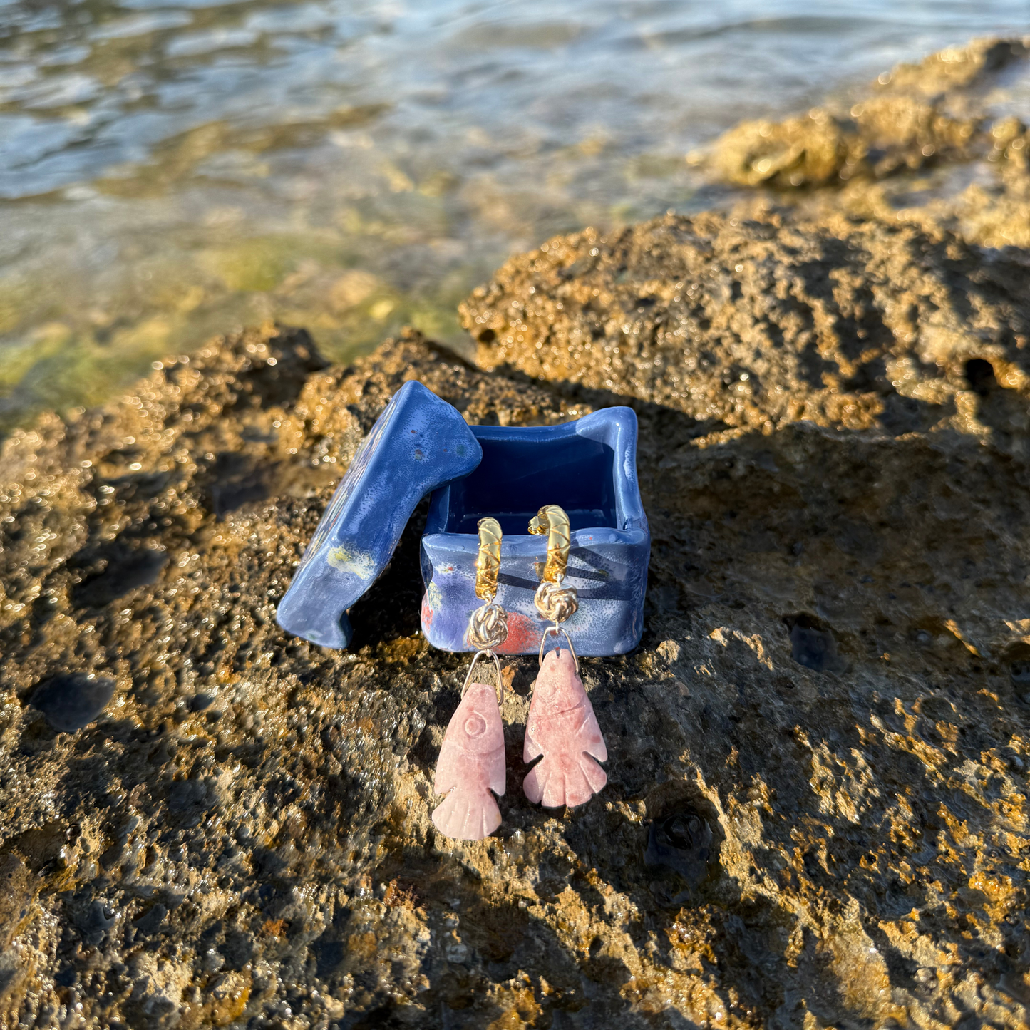 kuvars balık sallantılı gümüş ve gümüş üzerine altın kaplama küpe - balıklar 1 image 2