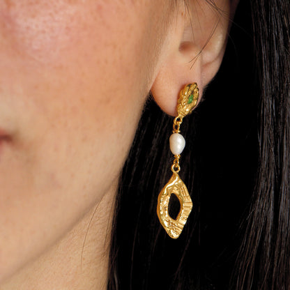 inci ve tsavorit garnet taşlı sallantılı gümüş üzerine altın kaplama küpe - kaya image 2